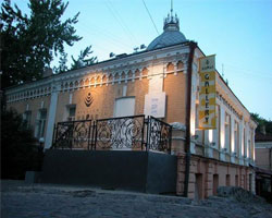 Картины, написанные шариковой ручкой, выставлены на обозрение публике в галерее в Киеве